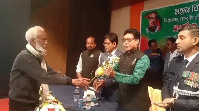 মেহেরপুরে মহান বিজয় দিবসে বীর মুক্তিযোদ্ধাদের সংবর্ধনা