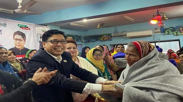 মেহেরপুরে শীতার্তদের মাঝে শীতবস্ত্র বিতরণ