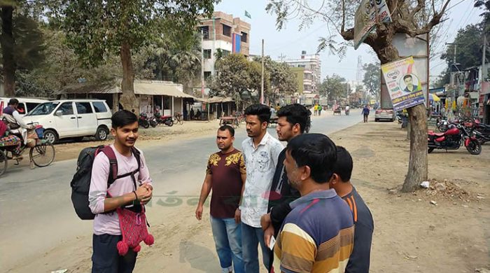 ১৫ হাজার কিলোমিটার পায়ে হেঁটে মেহেরপুরে ভারতীয় যুবক