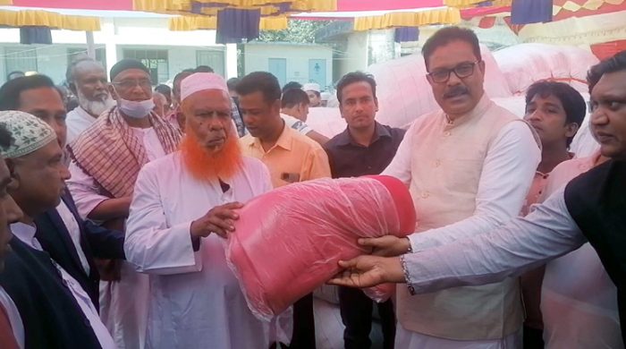 গাংনীতে কম্বল বিতরণ