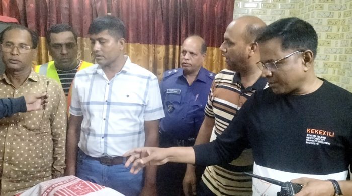গাংনীর দুই সুদ কারবারী গ্রেফতার ॥ ব্লাঙ্ক চেক ও স্ট্যাম্প উদ্ধার