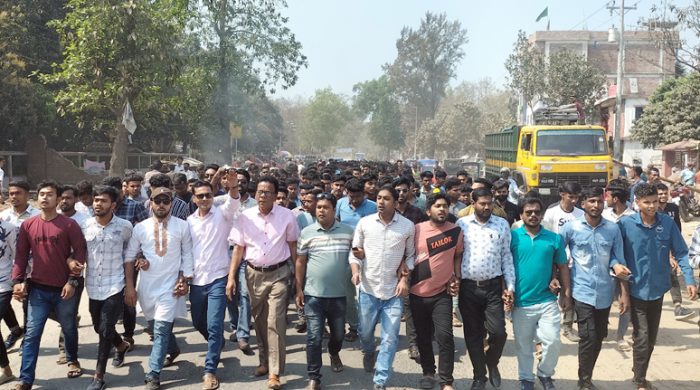 গাংনীতে সরকারের উন্নয়ন প্রচারে ছাত্রলীগের শোভাযাত্রা