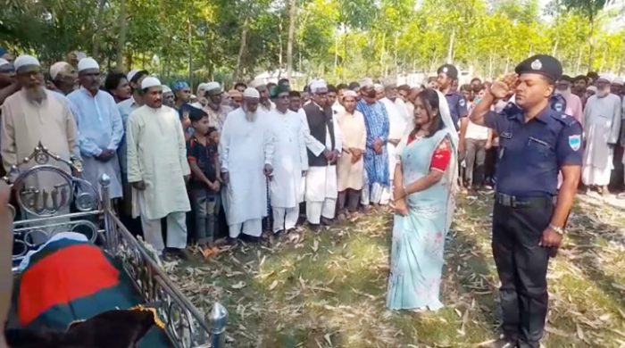 গাংনীতে বীর মুক্তিযোদ্ধা মজনুর রহমানকে রাষ্ট্রীয় মর্যাদায় দাফন