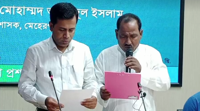 নবনির্বাচিত চেয়ারম্যান রওশন আলী টোকনের শপথ অনুষ্ঠিত