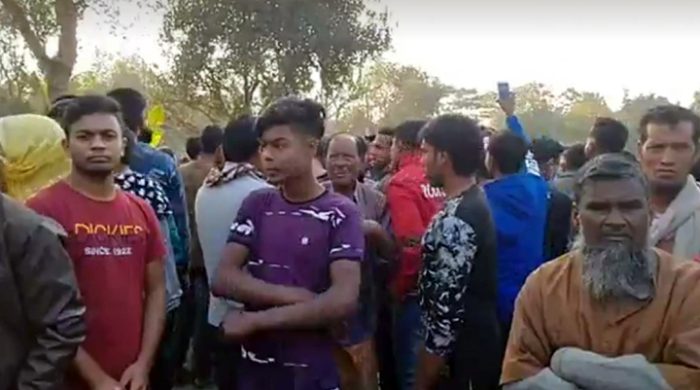গাংনীতে জোরপূর্বক জমি দখলে পুলিশ
