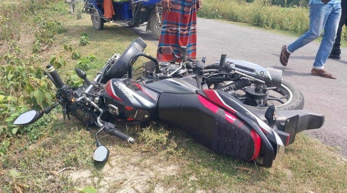 মেহেরপুরে সড়ক দুর্ঘটনায় স্কুল ছাত্র নিহত, আহত-১