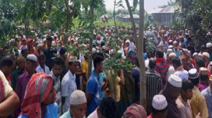 কুষ্টিয়া প্রতিপক্ষের আগুনে দুজনের মৃত্যু, মরদেহ নিয়ে মিছিল
