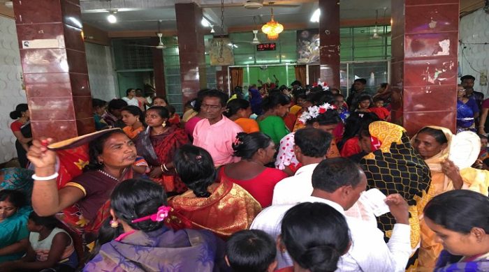 মেহেরপুরে সিদ্ধেশ্বরী পূঁজায় পাঠাবলিতে মেতে উঠেছে হিন্দু সম্প্রদায়