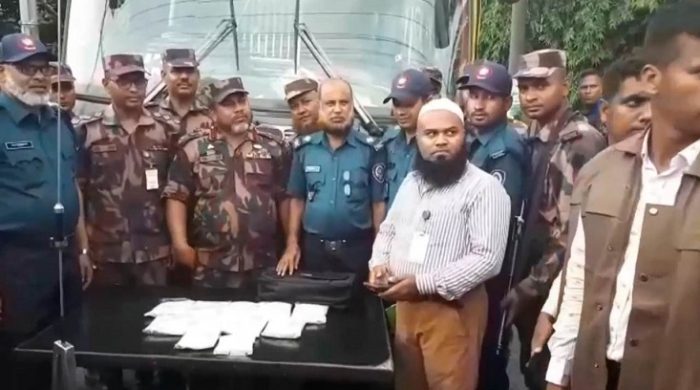 চট্টগ্রামে মেহেরপুরের বাস থেকে দুই কেজি হেরোইন উদ্ধার