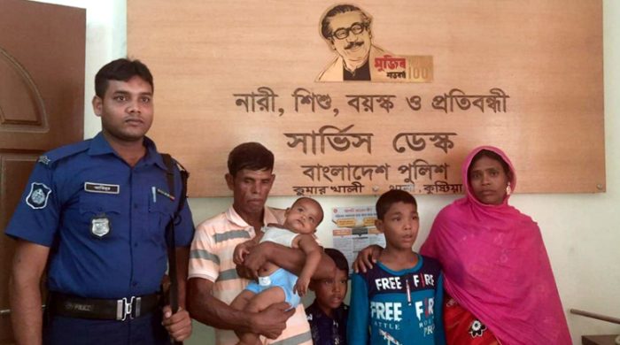 ফেসবুকের কল্যাণে ৫ বছর পর বাবা-মায়ের কাছে রাকিব