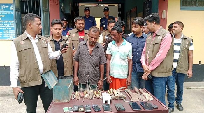 মেহেরপুরে ট্রান্সফরমার চোর চক্রের ৪ সদস্য গ্রেফতার
