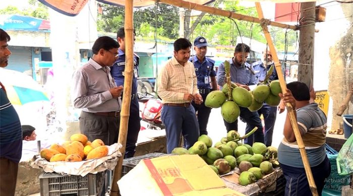 মেহেরপুরে ডাবের বাজারে অভিযান, জরিমানা আদায়
