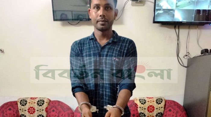 গাংনীতে বিজিবির হ্যান্ডকাপসহ পালিয়ে যাওয়া যুবক গ্রেফতার