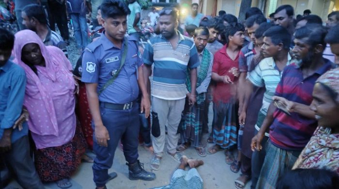 গাংনীতে ট্রাকের চাকায় পিষ্টে প্রাণ গেল শ্রমিকের