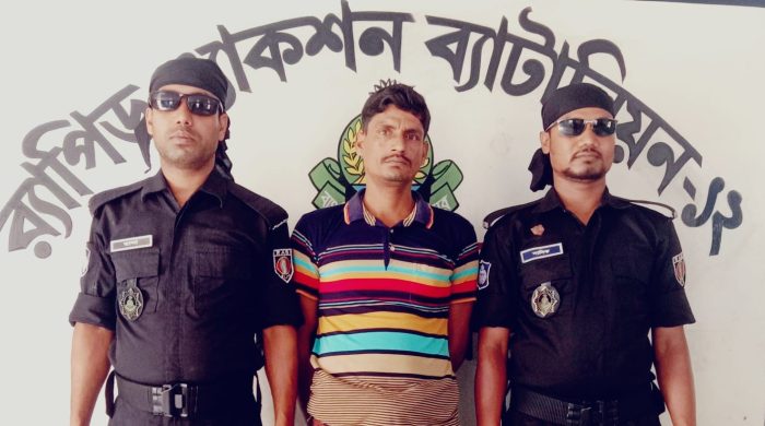 গাংনীতে র‍্যাবের অভিযানে গাঁজাসহ পাচারকারী আটক