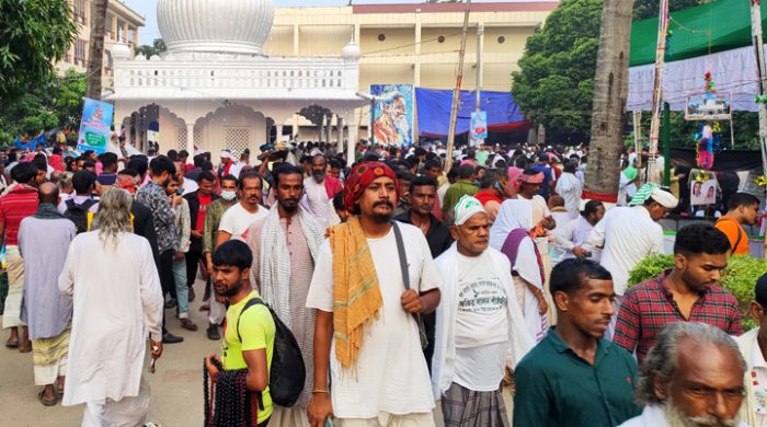 লাখো ভক্তের পদচারনায় মুখরিত লালন আখড়া বাড়ি