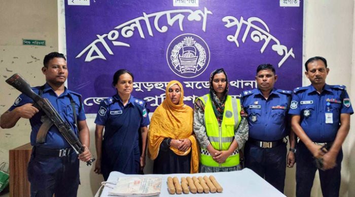 দামুড়হুদায় রুপাসহ চোরাচালানী এক নারী আটক