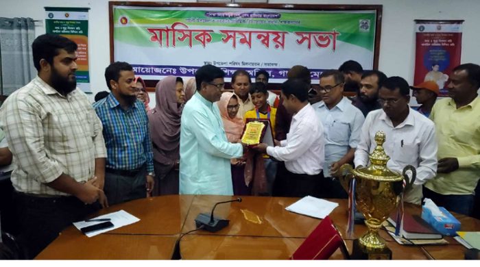 গাংনী উপজেলা পরিষদ চেয়ারম্যান ও ক্ষুদে ফুটবলারদের সম্মাননা