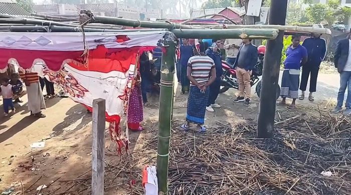 গাংনীতে দুবৃত্তের আগুনে পুড়লো নৌকার নির্বাচনী অফিস