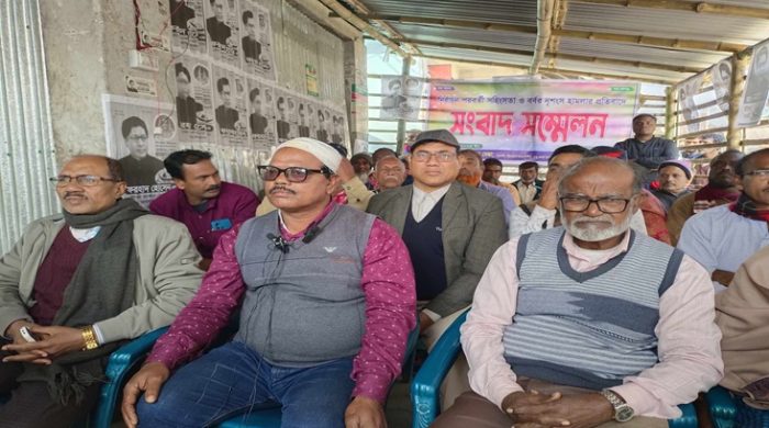 নির্বাচন পরবর্তী সহিংসতার ঘটনায় আহত সাবেক মেম্বারের সংবাদ সম্মেলন