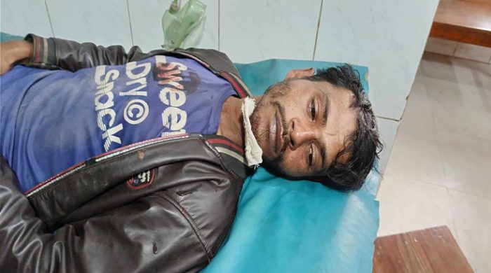 গাংনীতে পকেট মারকে গণধোলাই