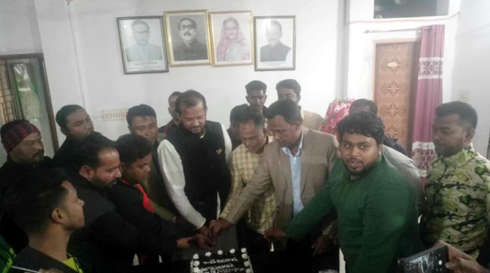 গাংনীতে সংসদ সদস্য ডাঃ সাগরের জন্মদিন পালন