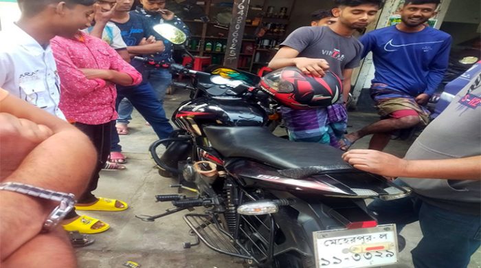 গাংনীতে মোটরসাইকেল ফেলে পালিয়েছে চোর
