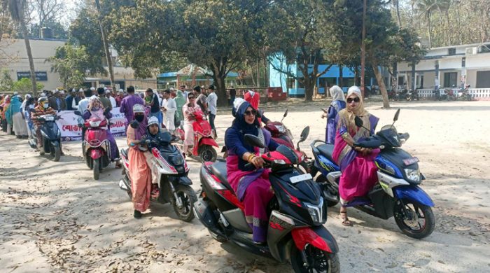 গাংনীতে আন্তর্জাতিক নারী দিবসে স্কুটি র‍্যালি