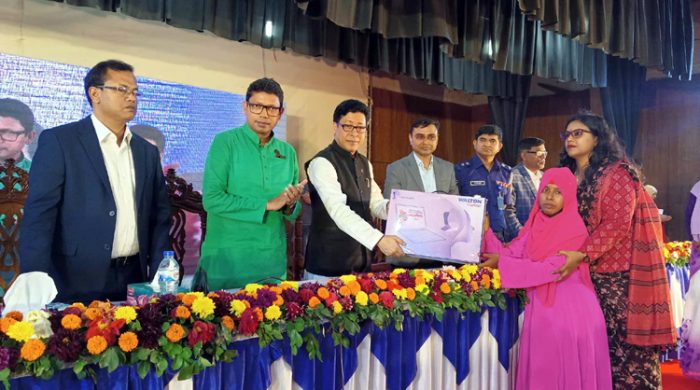 ল্যাপটপ পেলেন ৫৫৫ জন নারী ফ্রিল্যান্সার