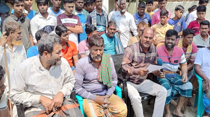 গাংনীতে বিদ্যালয়ের কমিটি বাতিলের দাবীতে সংবাদ সম্মেলন