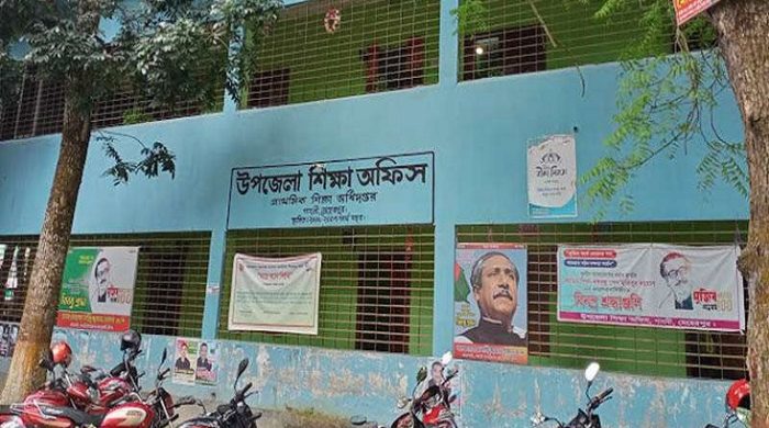 ঘূষ নিয়ে ফেঁসে গেলেন গাংনী শিক্ষা অফিসের অফিস সহকারী রেজাউল
