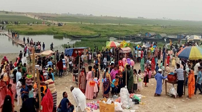 কুষ্টিয়ার পর্যটন কেন্দ্রগুলিতে বেড়েছে দর্শনার্থীদের ভিড়
