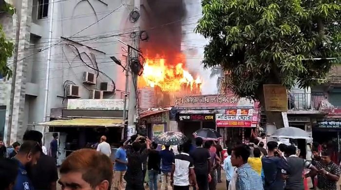 গাংনীতে রেস্টুরেন্টের অগ্নীকান্ডে তিন লাখ টাকার ক্ষয় ক্ষতি