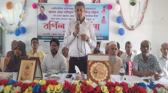 হরিনাকুণ্ডু মহিলা কলেজে উপজেলা চেয়ারম্যানকে বর্ণিল সংবর্ধনা প্রদান 