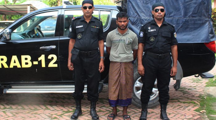 র‌্যাবের অভিযানে ফেনসিডিলসহ আটক-১