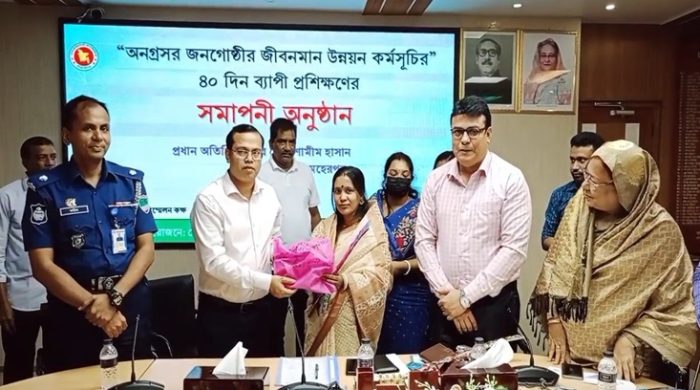 মেহেরপুরে অনাগ্রসর জনগোষ্ঠীর জীবনমান উন্নয়নে সেলাই মেশিন ও অর্থ সহ‌যো‌গিতা