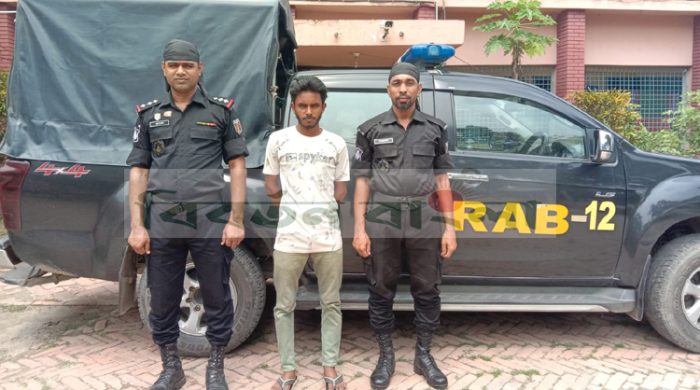 গাংনীতে র‌্যাবের অভিযানে মাদক কারবারী আটক
