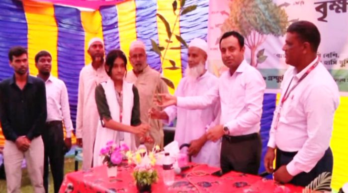 স্বেচ্ছাসেবী সংগঠন প্রস্ফুটনের উদ্যোগে বৃক্ষরোপণ ও গাছের চারা বিতরণ