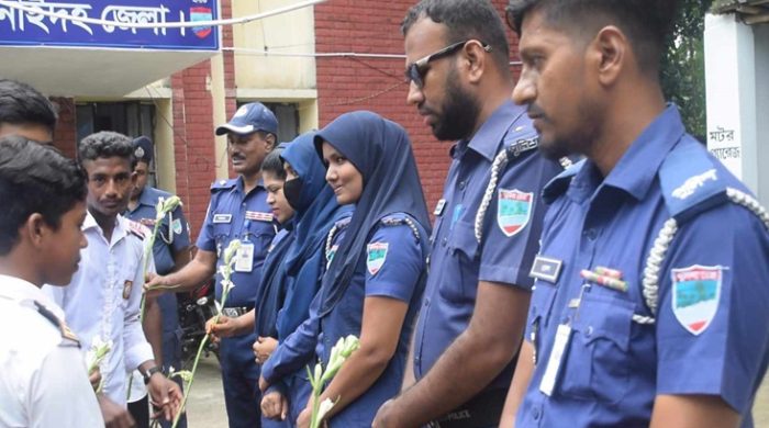 হরিণাকুণ্ডুতে পুলিশ পুনরায় কর্মে যোগদান করায় বৈষম্য বিরোধী ছাত্র আন্দোলনের অভিনন্দন