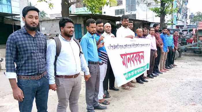 গাংনীতে ইসলামি ব্যাংকের এজেন্ট ব্যাংকের বিপরিতে শাখা না খোলার দাবিতে মানববন্ধন