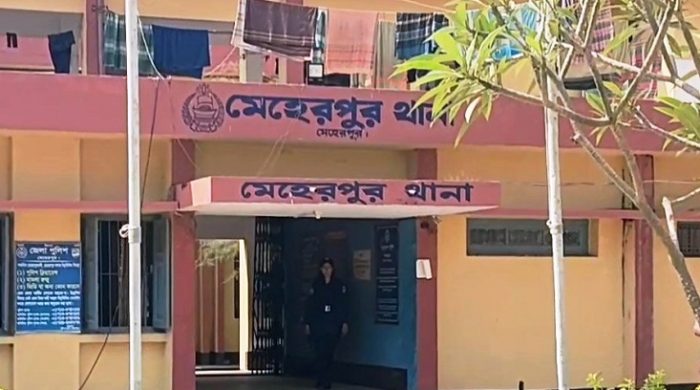 সেনাবাহিনীর সহায়তায় মেহেরপুরে স্বাভাবিক হচ্ছে পুলিশের কার্যক্রম