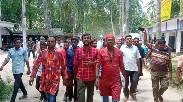 গাংনী বাসস্ট্যান্ডে গোল চত্ত্বর নির্মাণের দাবিতে সমাবেশ
