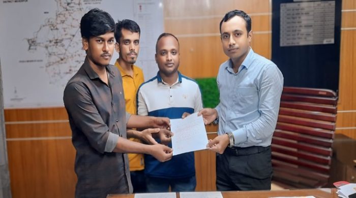গাংনী উপজেলা নির্বাহী অফিসারের নিকট শিক্ষা অফিসারের বিরুদ্ধে অভিযোগ