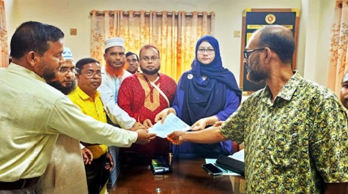 মেহেরপুরে নন-এমপিও শিক্ষা প্রতিষ্ঠানকে এমপিওভুক্তির দাবিতে স্মারকলিপি প্রদান