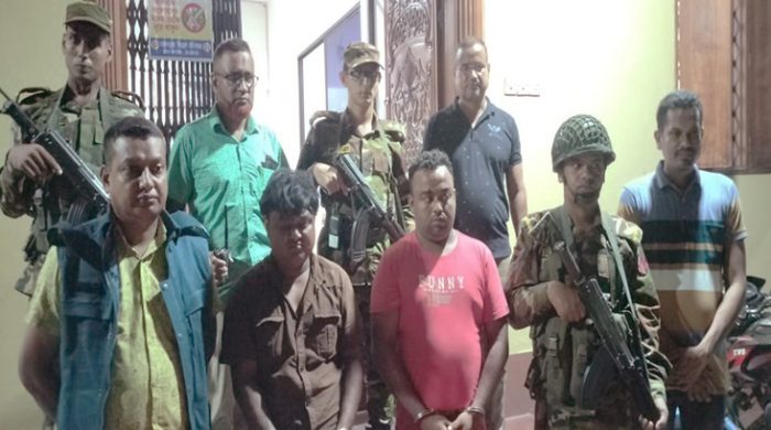 মেহেরপুরে গাঁজা ও ফেন্সিডিলসহ দুই মাদক কারবারি আটক