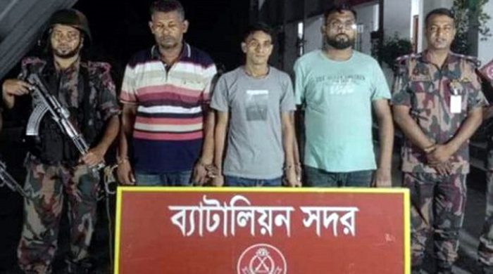 দৌলতপুর সীমান্তে নাটোরের সাবেক এমপি শিমুলের সহযোগীসহ আটক-৩