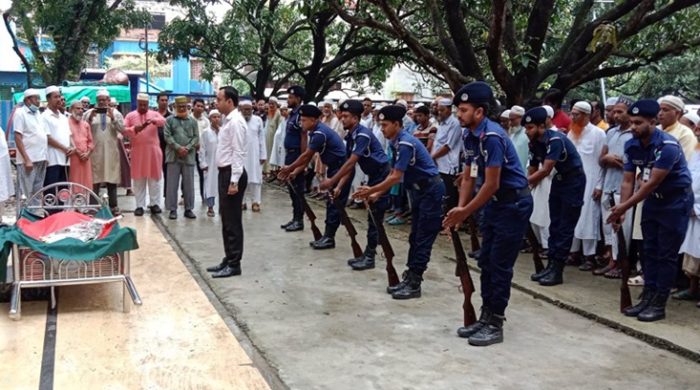 গাংনীতে বীর মুক্তিযোদ্ধা মাহাবুবুর রহমানকে রাষ্ট্রীয় মর্যাদায় দাফন