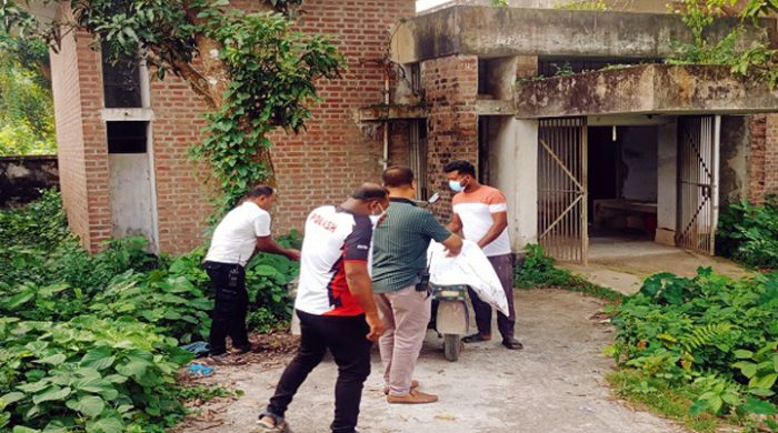 মেহেরপুর সরকারী কলেজের বাগান থেকে অর্ধগলিত মরদেহ উদ্ধার