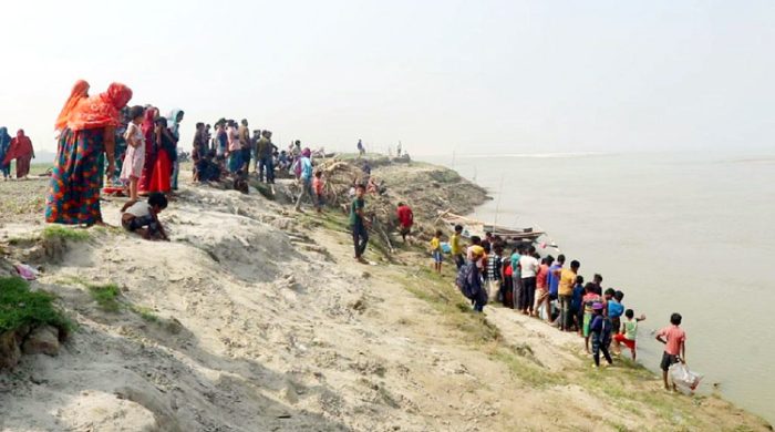 কুষ্টিয়া পদ্মা নদী থেকে অর্ধগলিত মরদেহ উদ্ধার