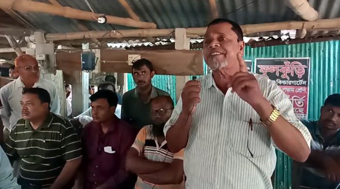 গাংনী সাব-রেজিস্ট্রারের অপসারণের দাবীতে প্রতিবাদ সভা
